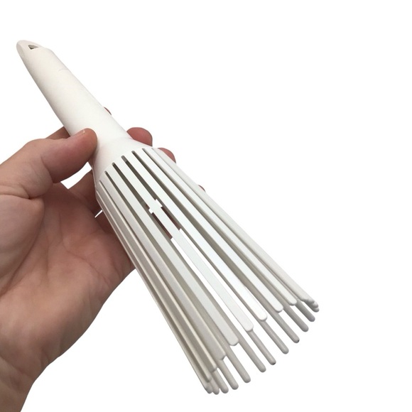 Vintage 1990s Pyrex Accessories White Plastic Whisk 2106-2 – Made in USA - Picture 7 of 13